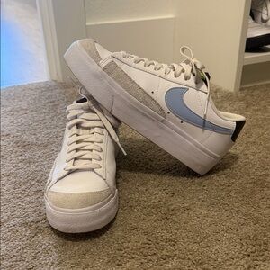 Nike Court Legacy Lift - size 8 - White and Light Blue